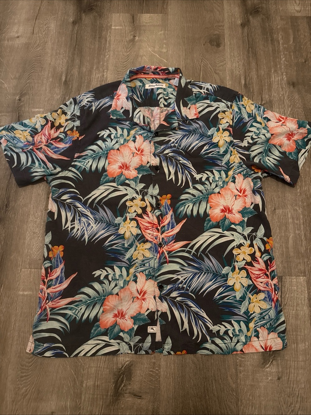 Tommy Bahama Garden Paradise 100% silk Camp / Hawaiian Shirt Button Up Sz Large
